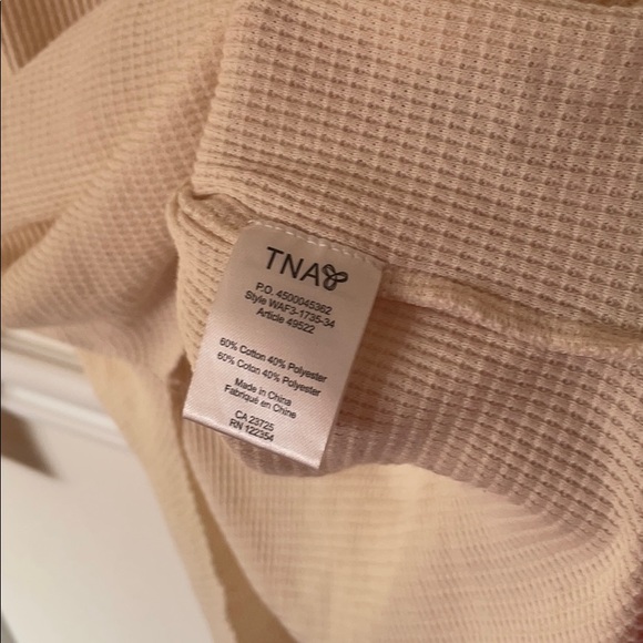 ARITZIA/TNA cream waffle shirt - Picture 3 of 4